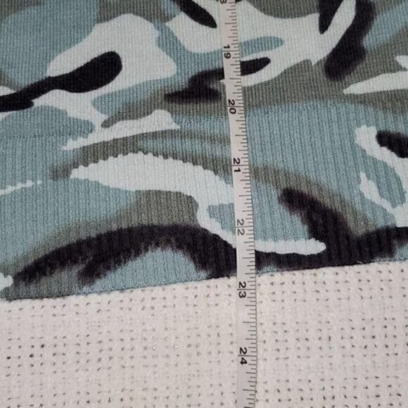 Calvin Klein Jeans Sz. XS Camouflage LS Trendy Sweater - Picture 8 of 8